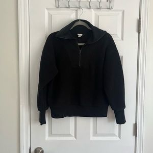 Black quarterzip